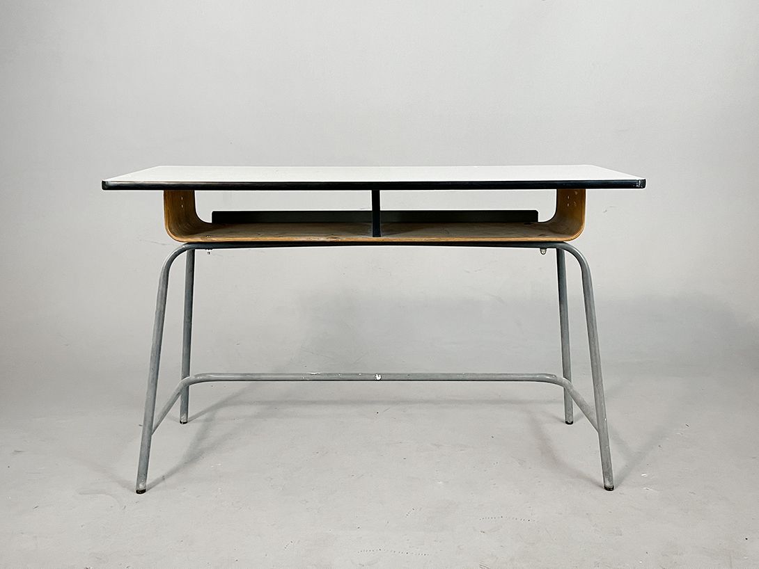 Foto School Desk with Black Rim h75x120x45