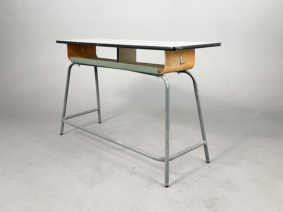 Foto School Desk with Black Rim h75x120x45