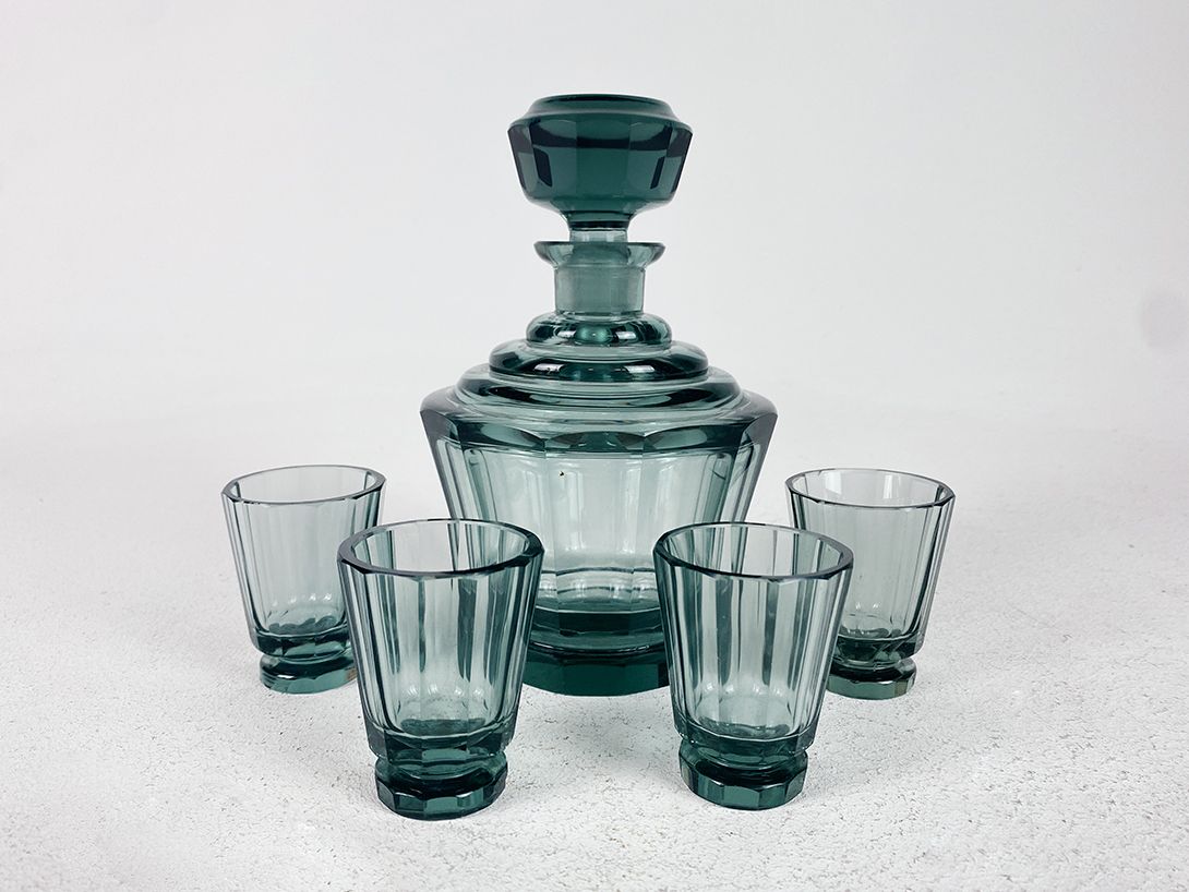 Foto Crystal Decanter Set made of Moss Green Tinted Glass
