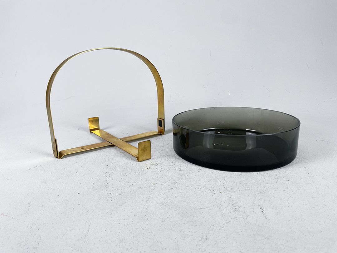 Foto Brass Jar with Smoked Glass Base h22