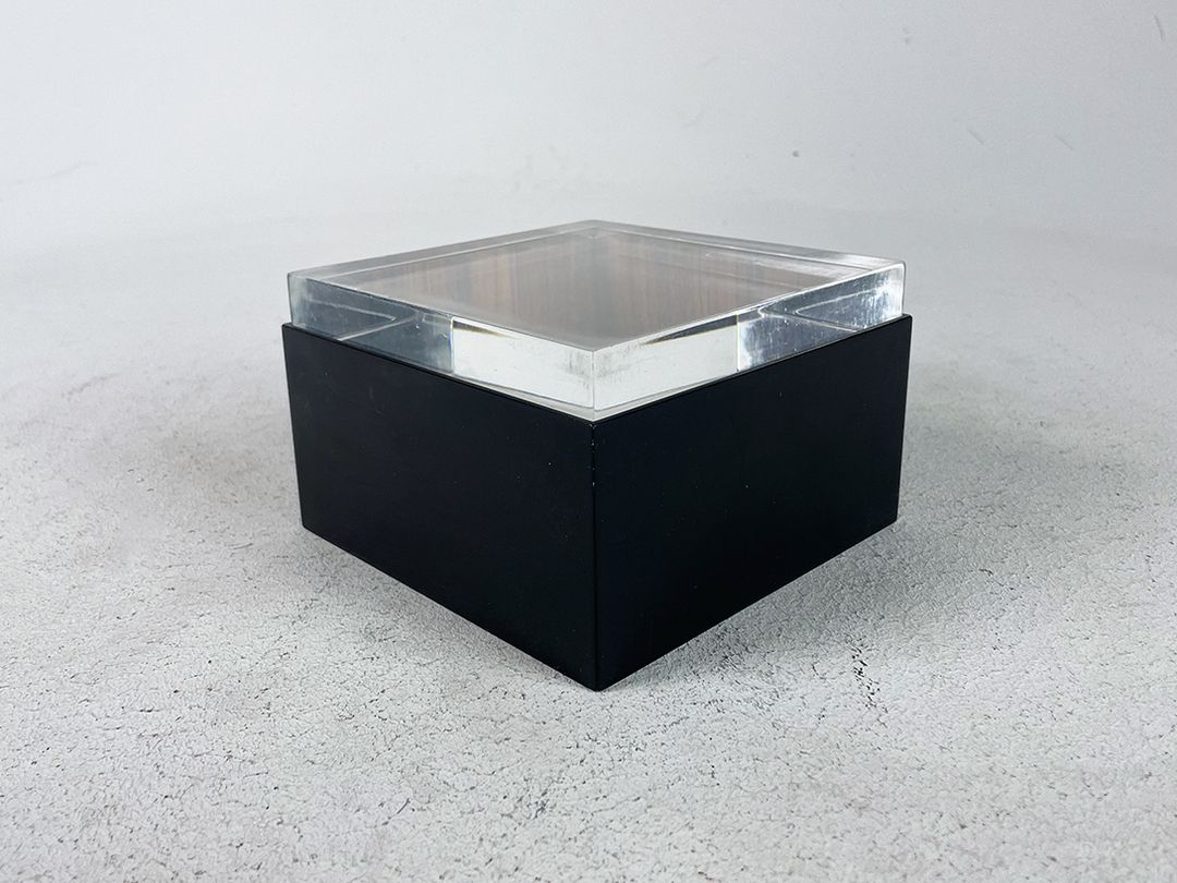 Foto Wooden Black Box with Plexi Glass Cover h9