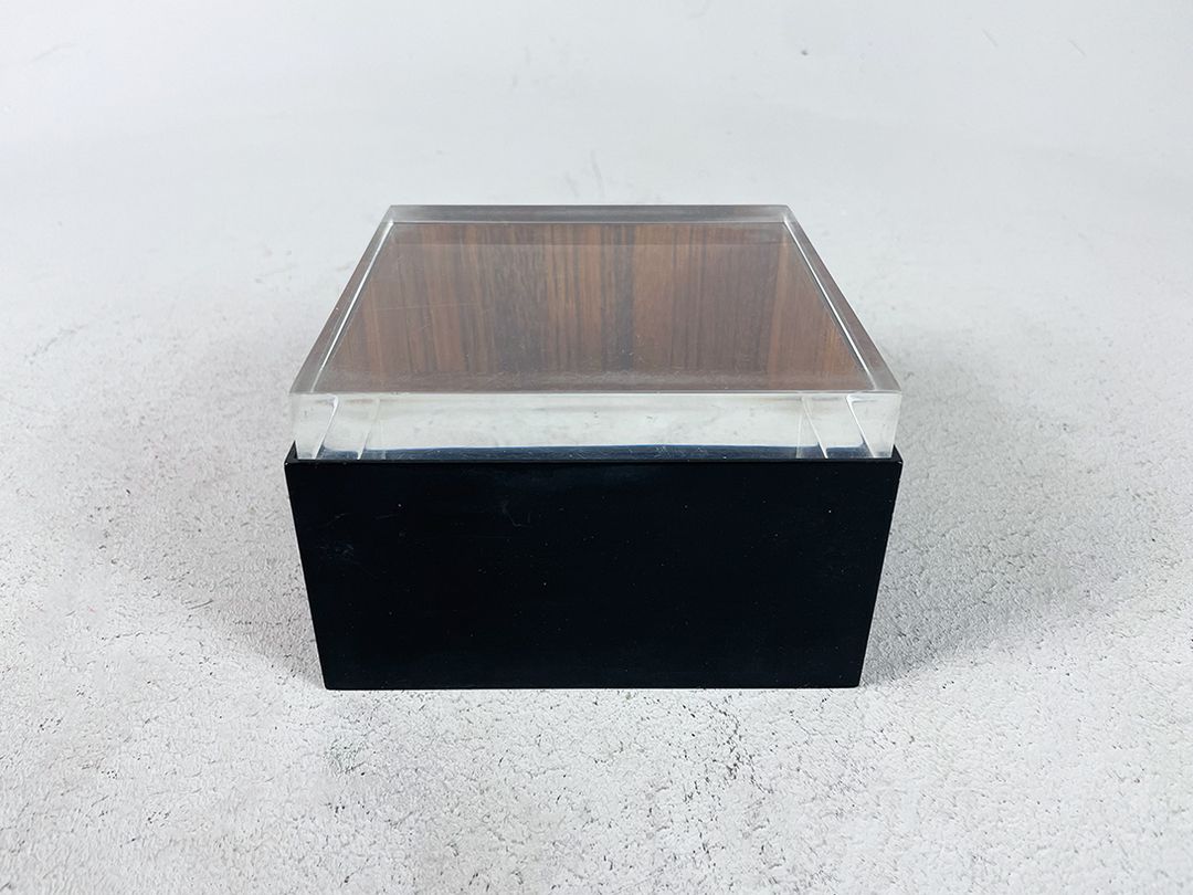 Foto Wooden Black Box with Plexi Glass Cover h9
