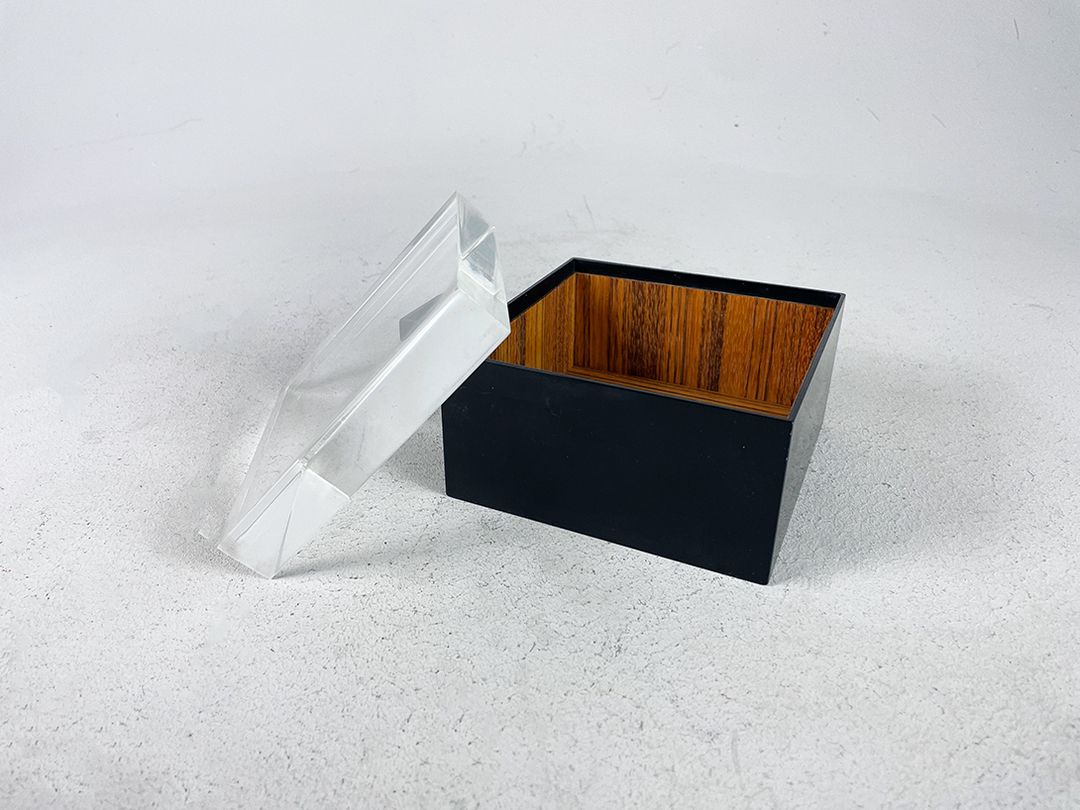 Foto Wooden Black Box with Plexi Glass Cover h9
