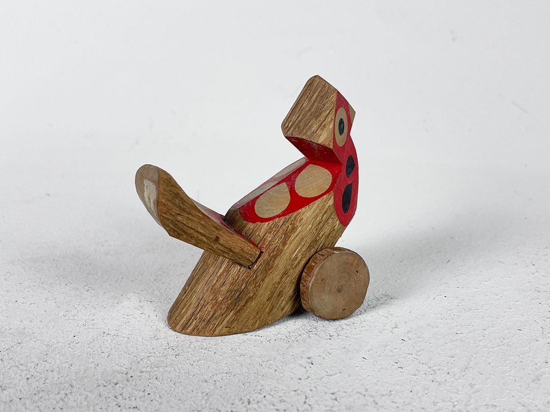 Foto Japanese Wooden Toy Bird on Rolls h9
