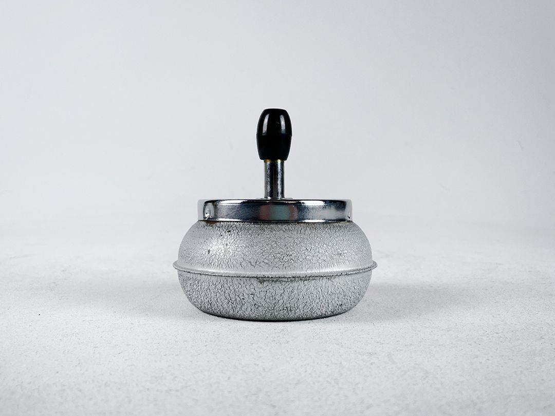 Foto Graphite Looking Spinning Ashtray with Cover h12