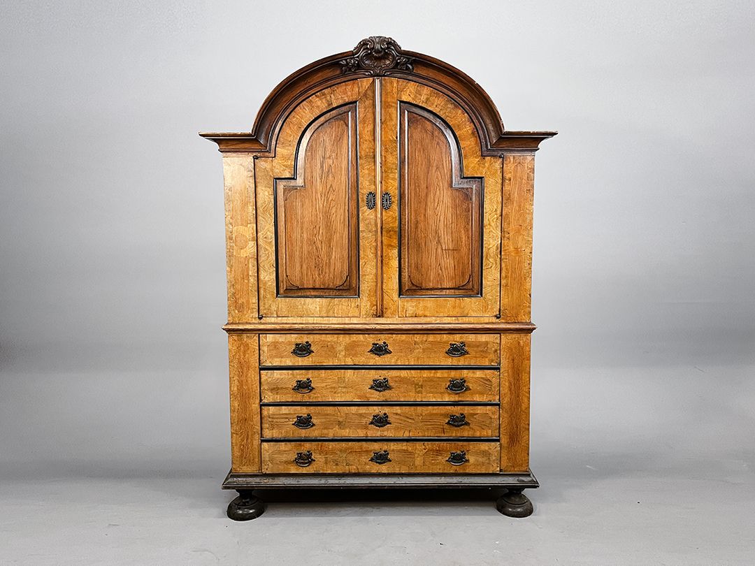 Foto Large Cabinet with Green Velvet Inlay h230x164x60