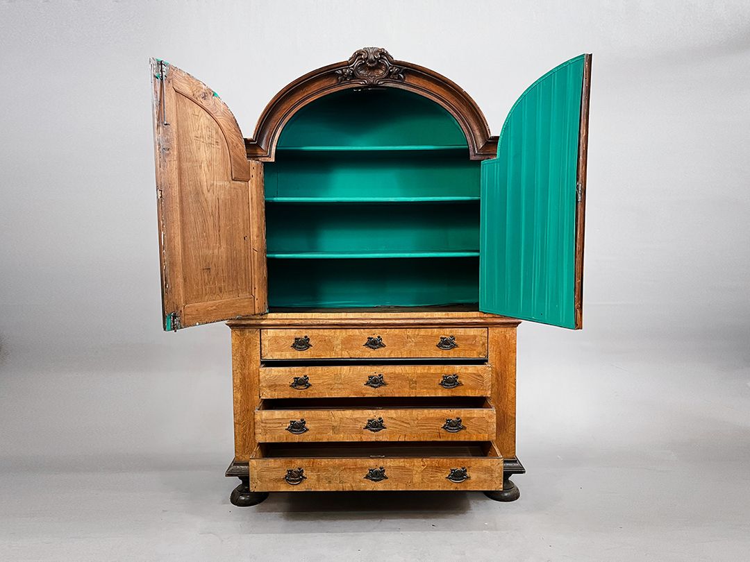 Foto Large Cabinet with Green Velvet Inlay h230x164x60
