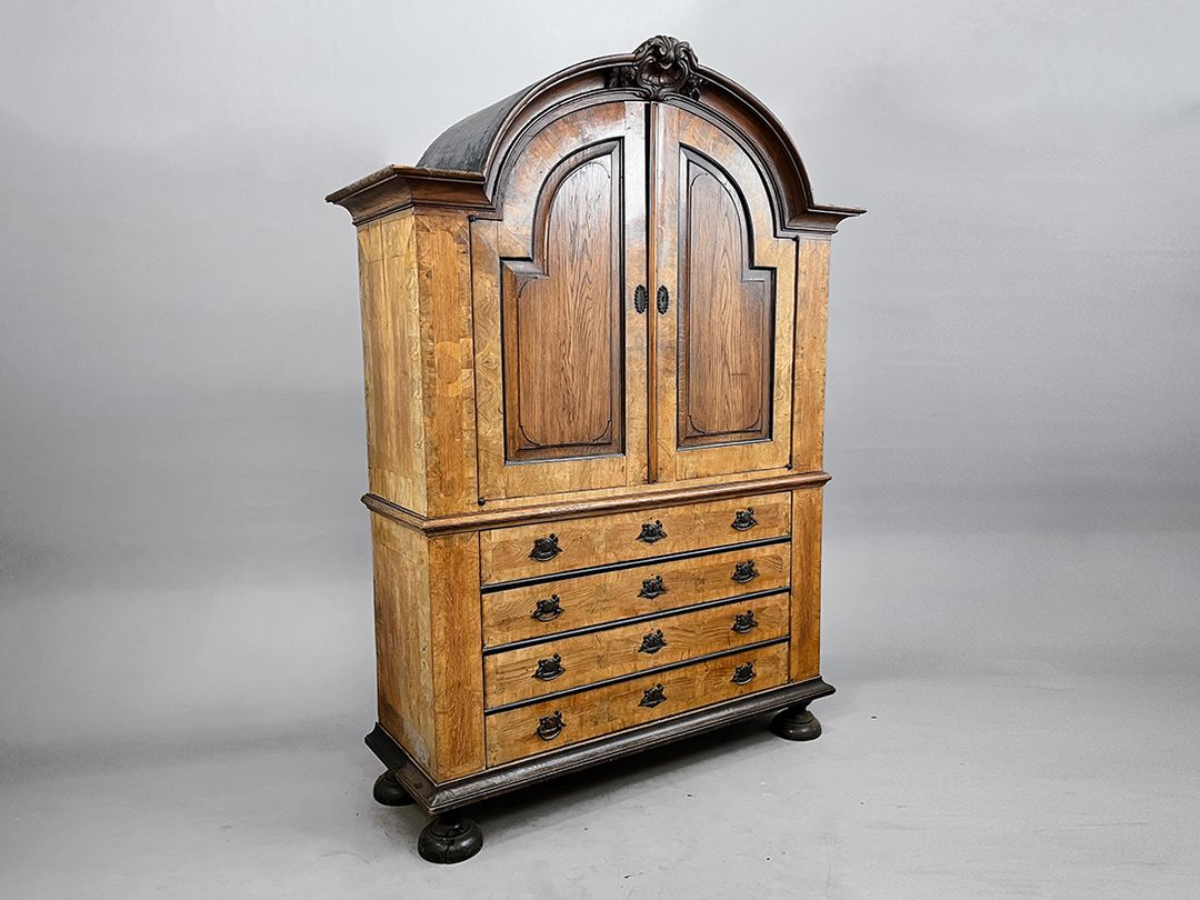 Foto Large Cabinet with Green Velvet Inlay h230x164x60