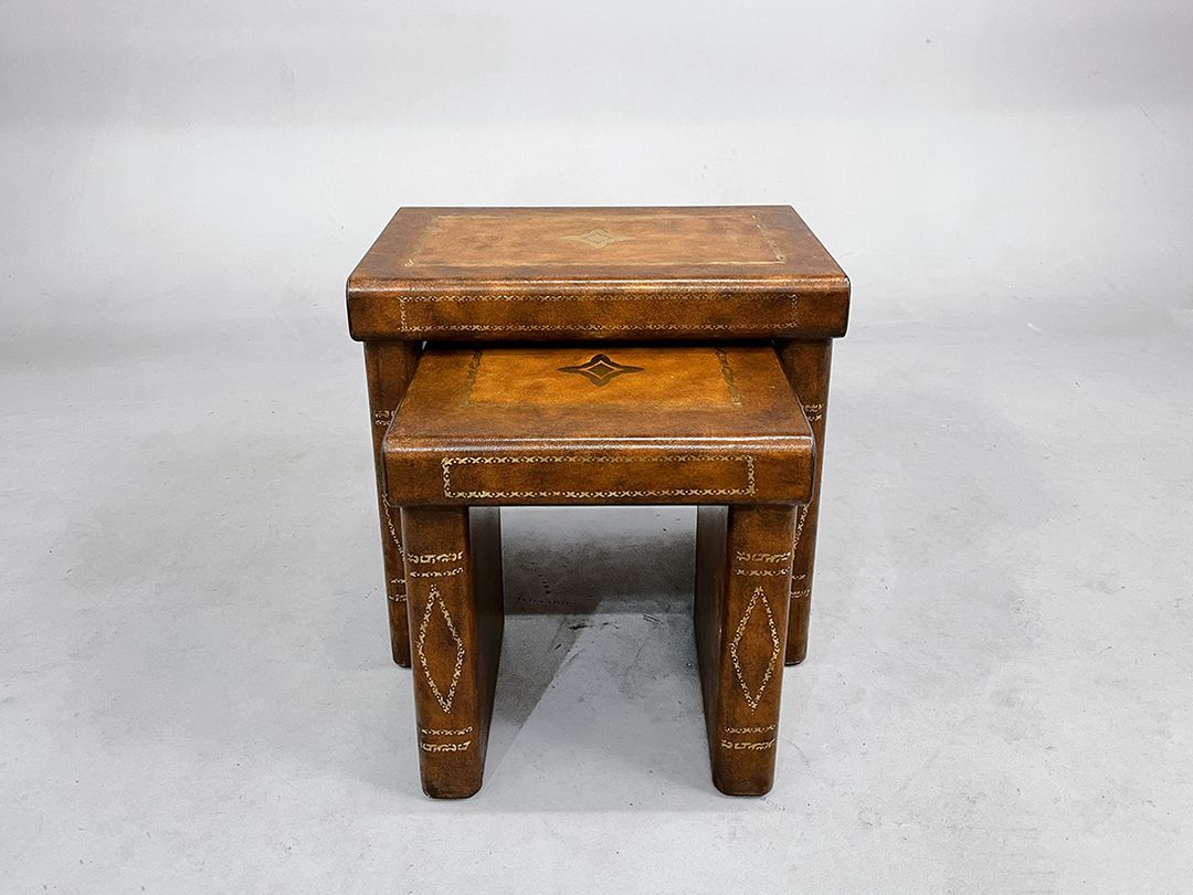 Foto Nesting Table in the Style of Books h54