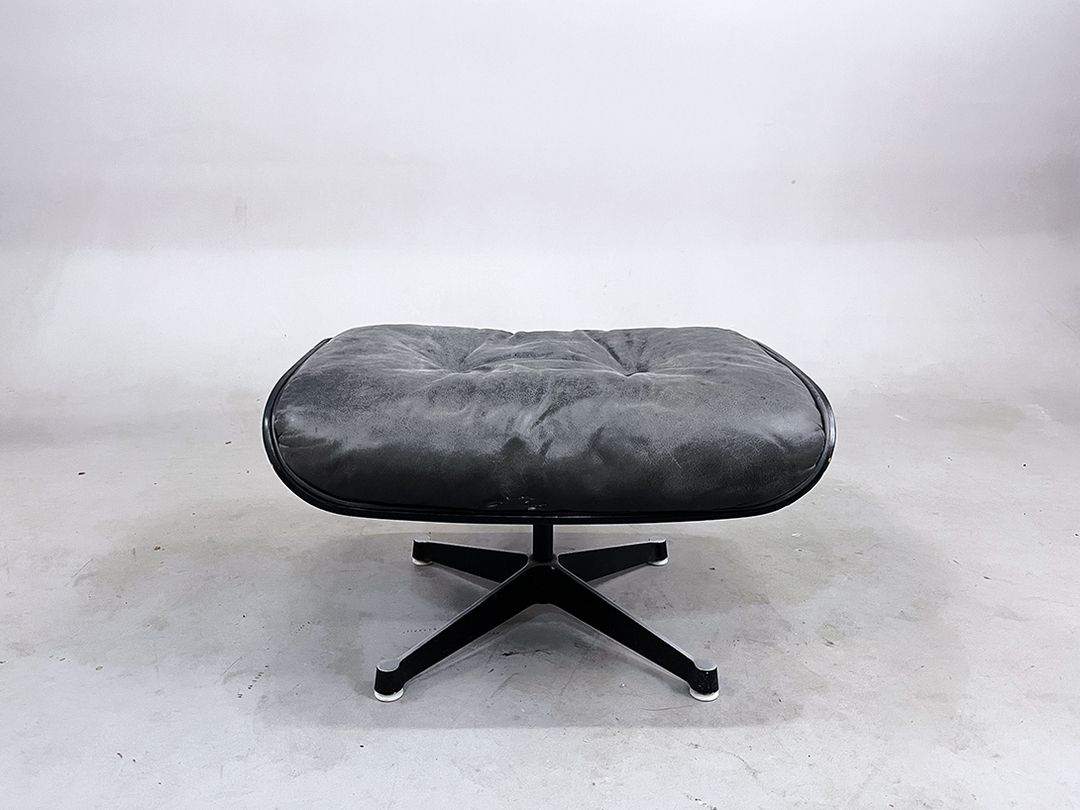 Foto Eames Lounge Ottoman in Rough Style