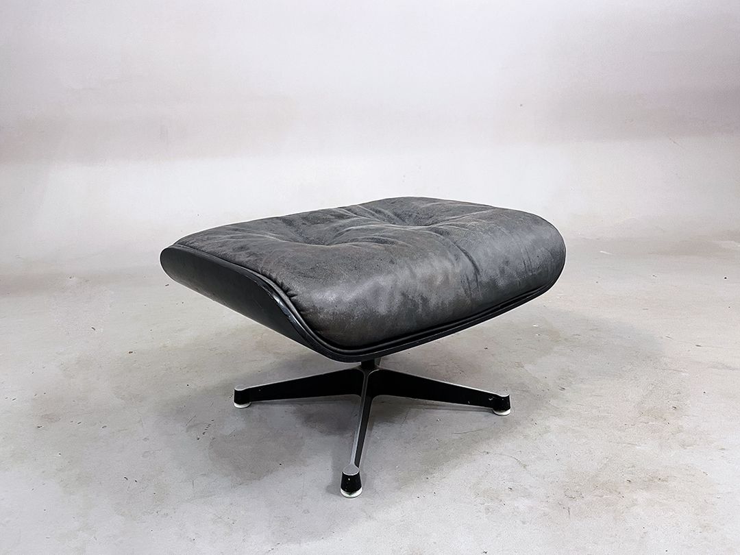 Foto Eames Lounge Ottoman in Rough Style