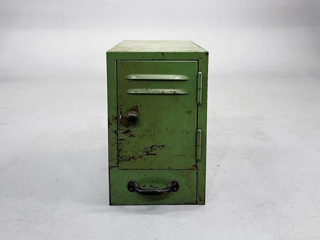 Foto Green Rusty Metal Locker h45x27x41