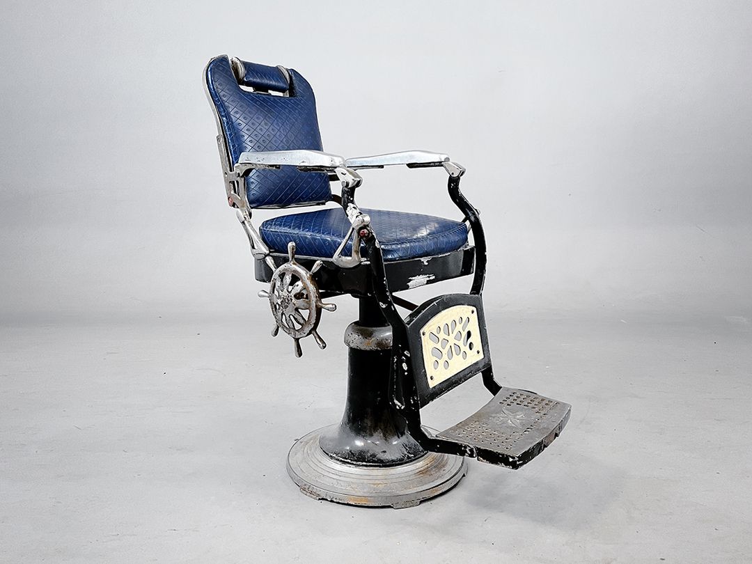 Foto Blue adjustable Barber Chair purely decorational h116