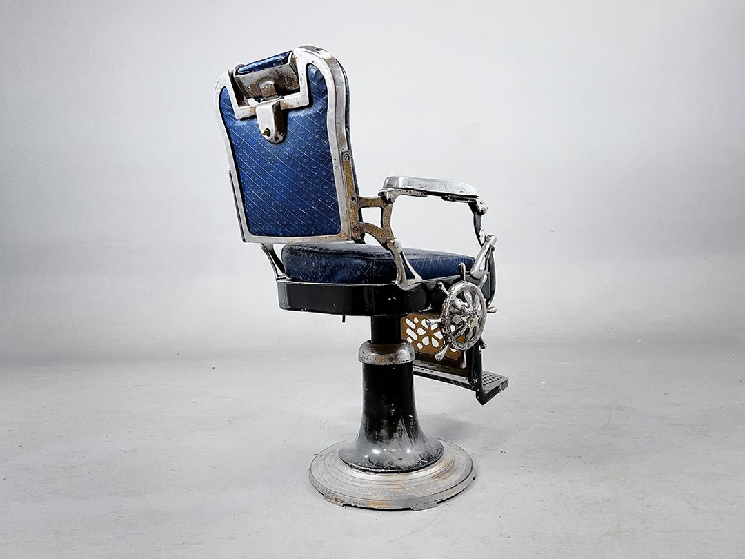 Foto Blue adjustable Barber Chair purely decorational h116