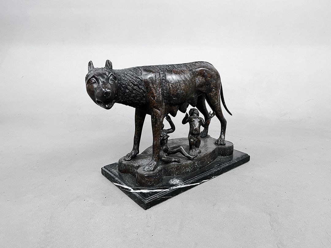 Foto Capitoline Wolf Mother Feeding Romulus and Remus On Marble Base h38