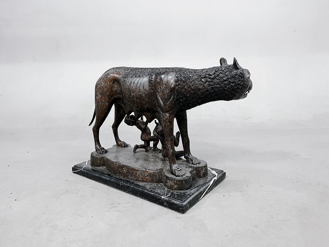 Foto Capitoline Wolf Mother Feeding Romulus and Remus On Marble Base h38