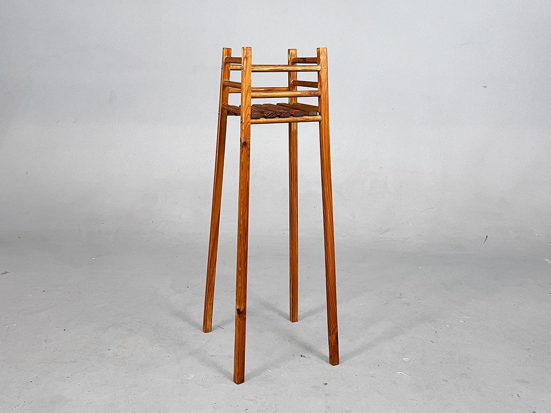 Foto Charming Wooden Flower Stool h78