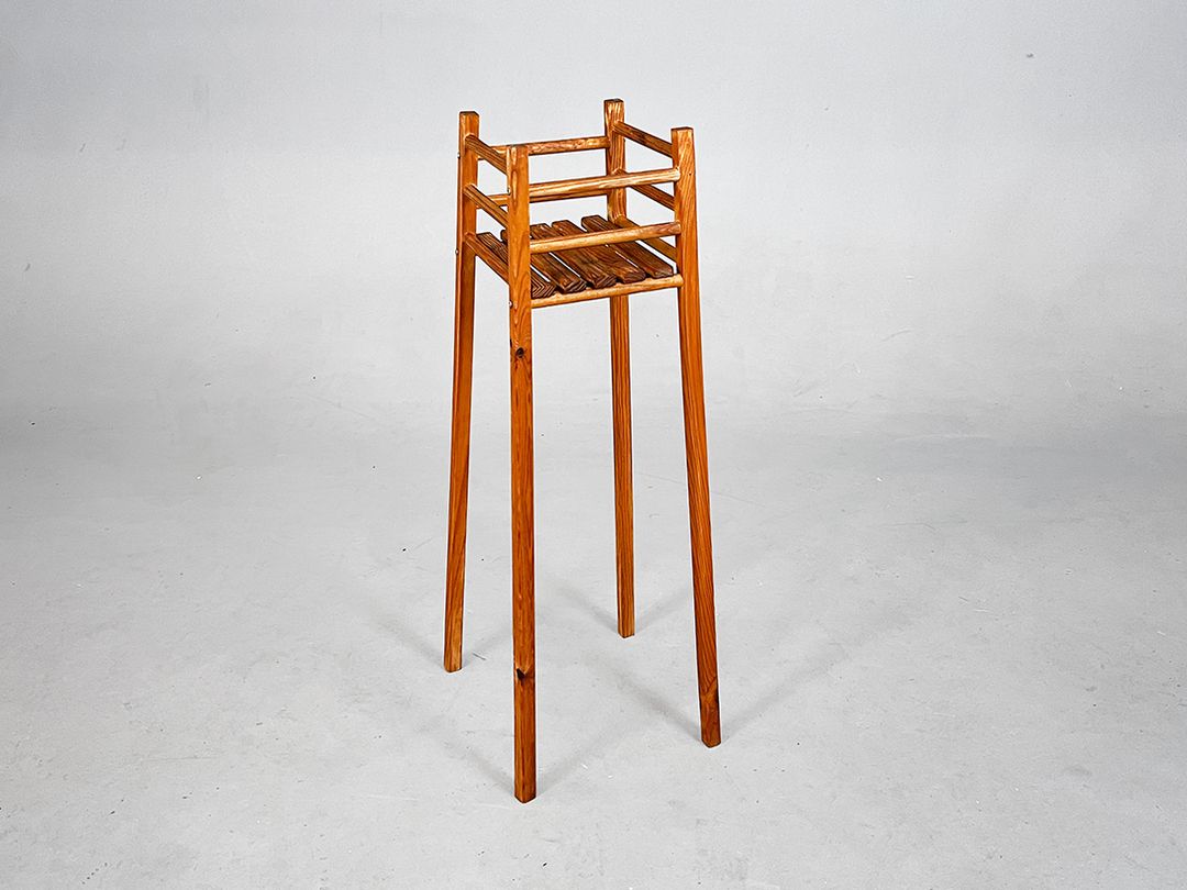Foto Charming Wooden Flower Stool h78