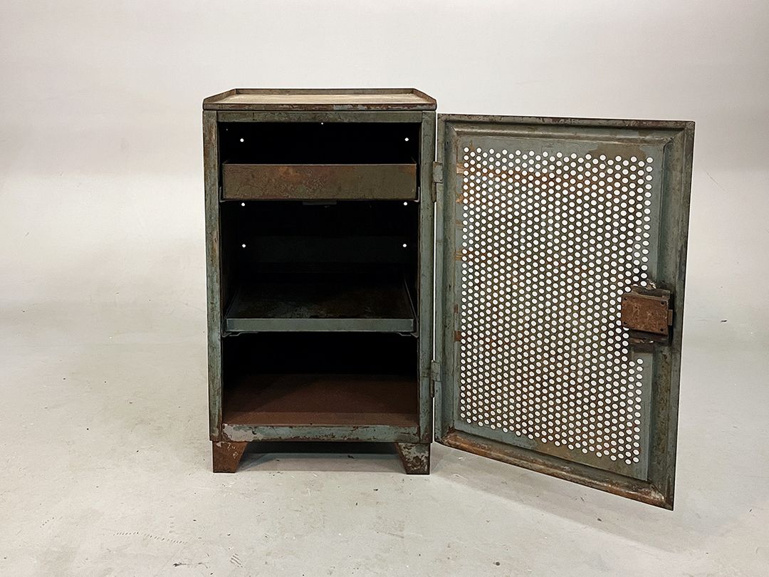 Foto Distressed Rustic Dark Green Industrial Locker h85