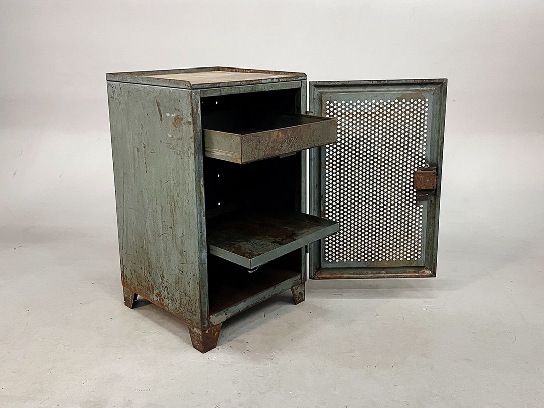 Foto Distressed Rustic Dark Green Industrial Locker h85