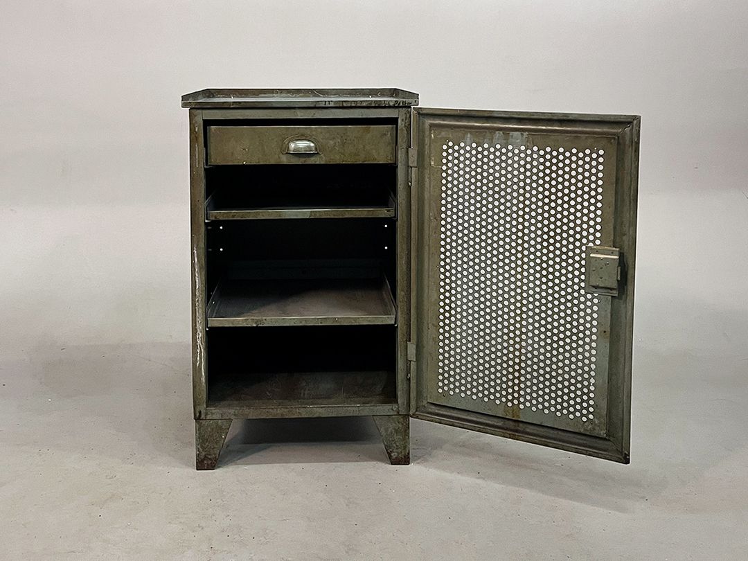 Foto Shabby Weathered Dark Green Industrial Locker h85