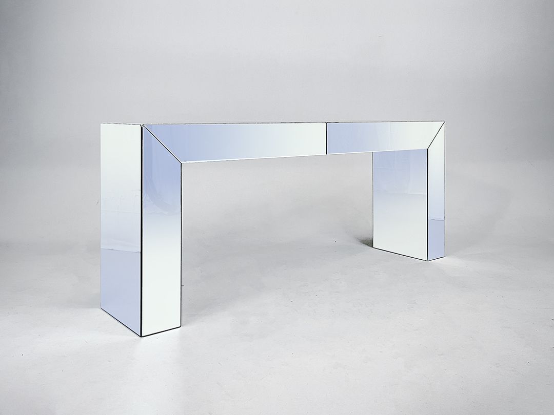 Foto Futuristic Wide Mirror Console h76x179x39 //