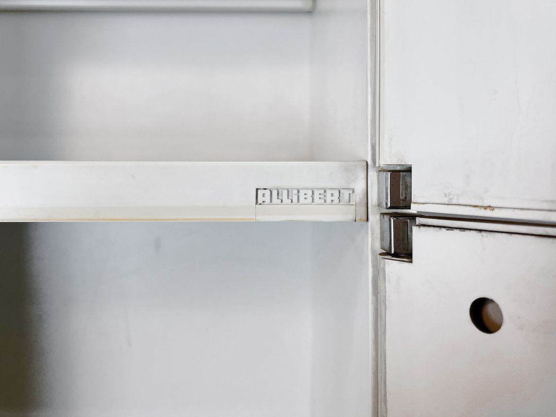Foto Simple Allibert Bathroom Cabinet Obi 2000s