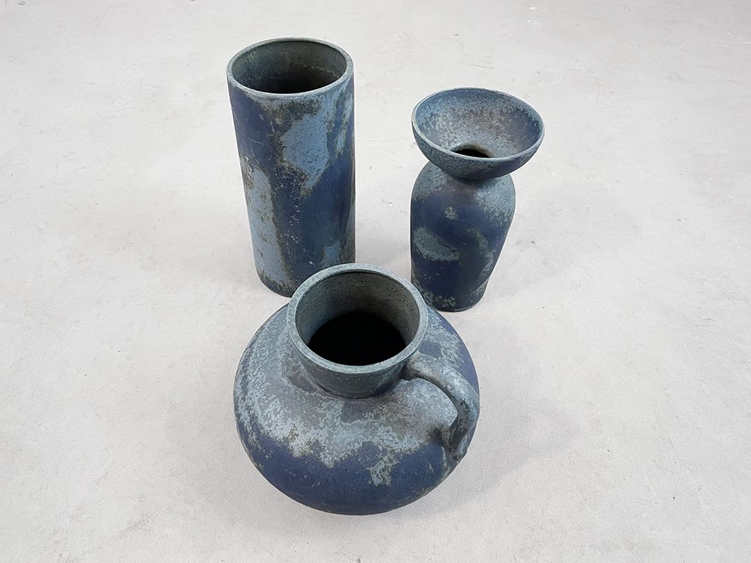 Foto Set Of Blue Ceramic Vases With Unusual Finish h20-29