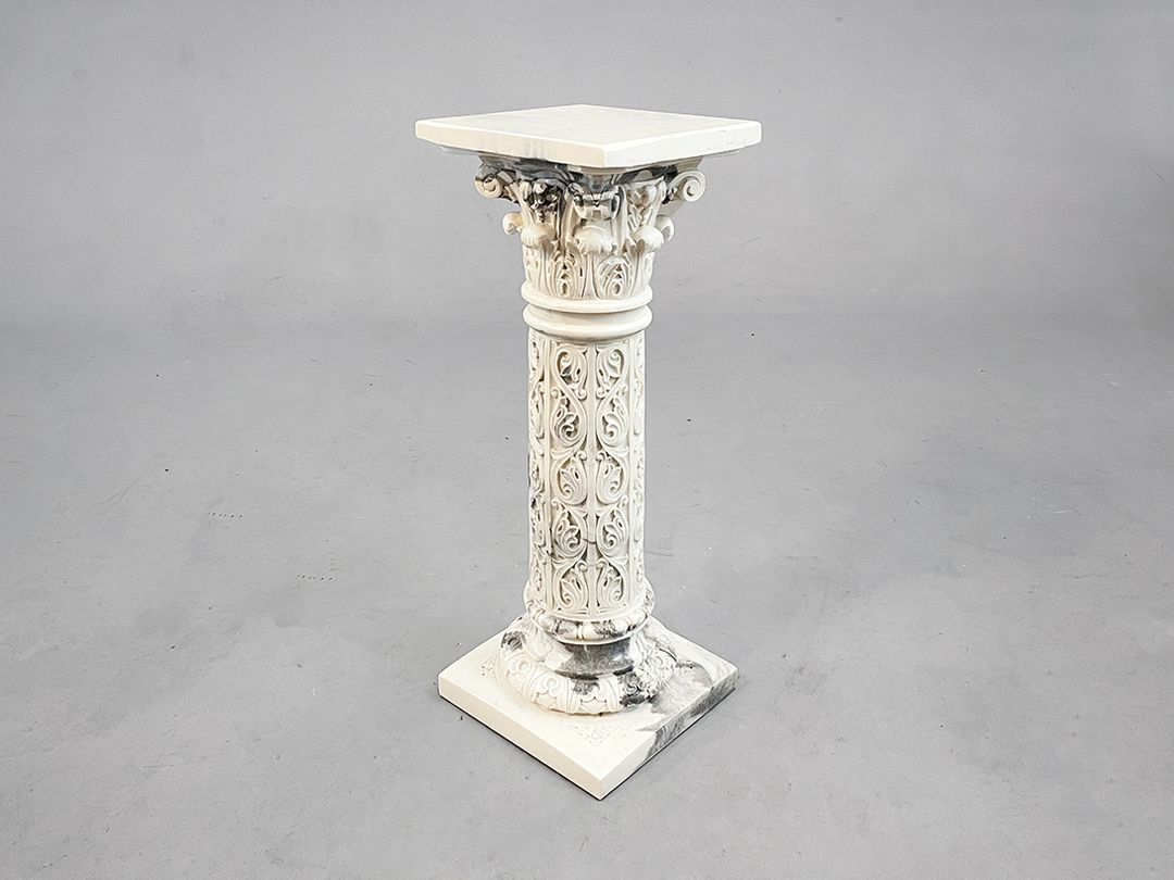 Foto Imposing Ancient Marble Column Italy h59