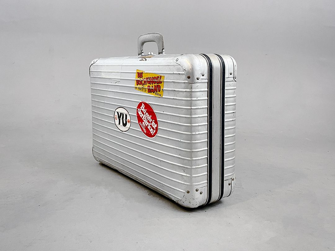Foto Rimova Globetrotter Suitcase With Stickers