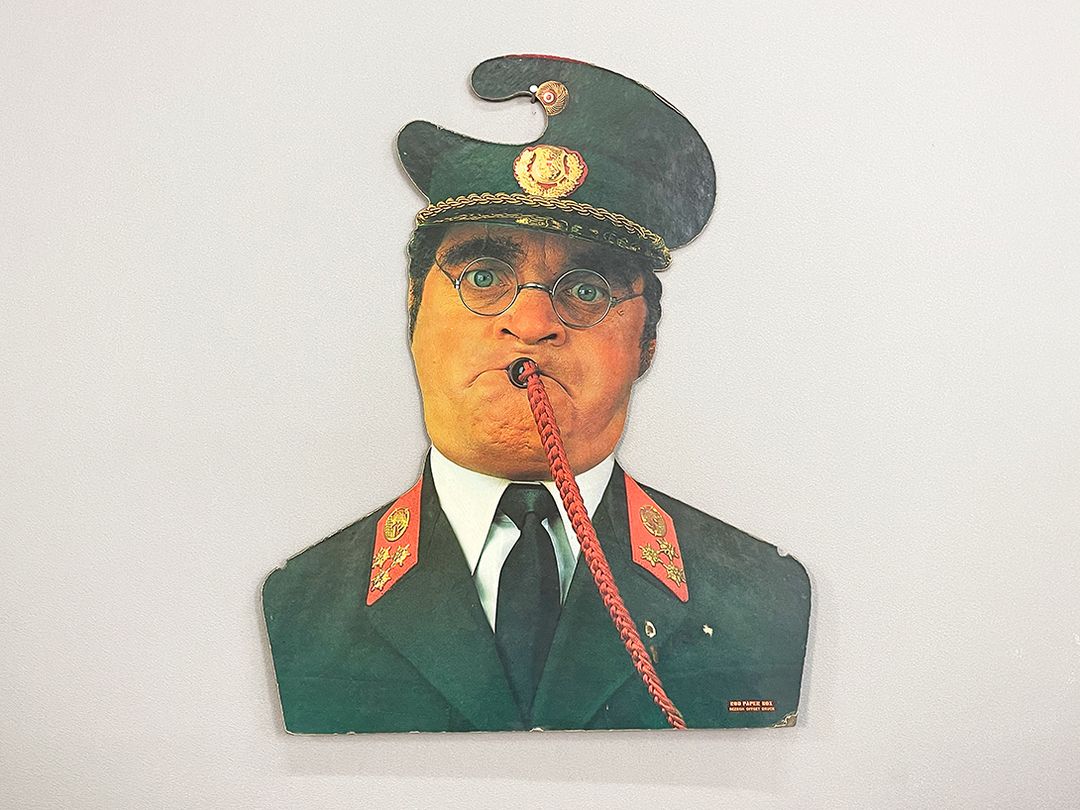 Foto Coat Hanger Man in Uniform with Whistle h48x38