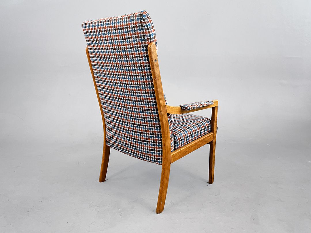Foto Danish Polka Dot Patterned Stolefabrik Upholstered Armchair