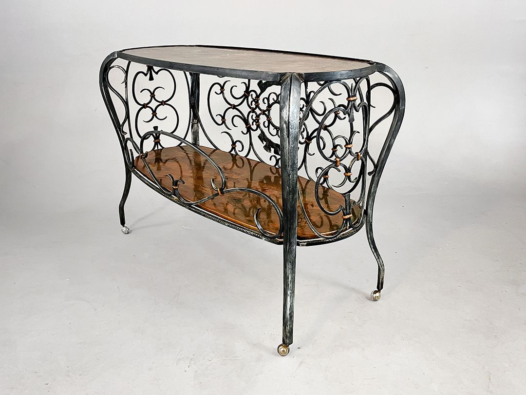 Foto Brassy Selfmade German Home Bar with Various Synonyms for &#8220;Cheers!&#8221;
