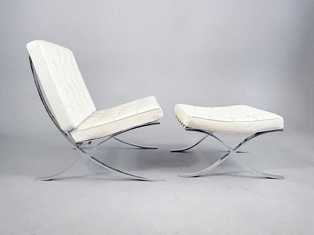 Foto Cream White Leather Upholstered Barcelona Ottomane
