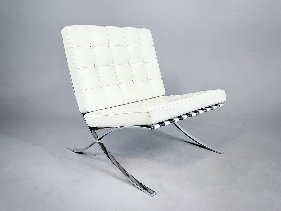 Foto Cream White Leather Upholstered Barcelona Chair