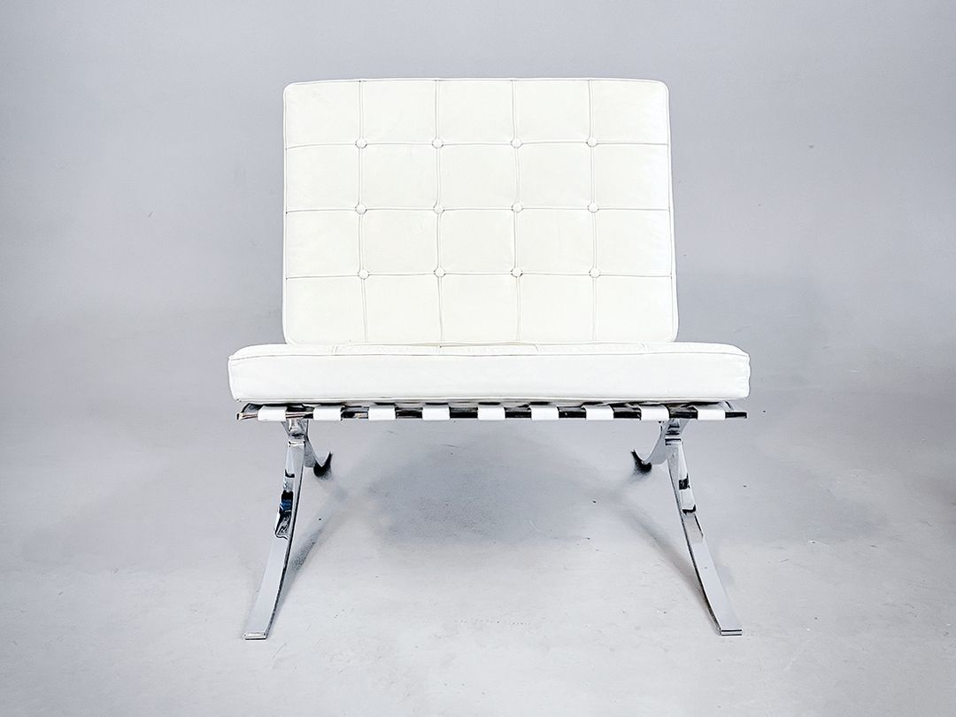 Foto Cream White Leather Upholstered Barcelona Chair