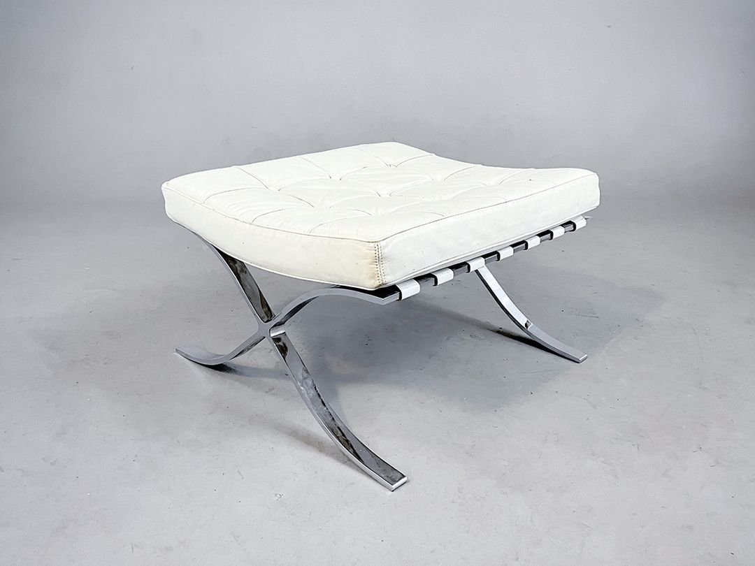 Foto Cream White Leather Upholstered Barcelona Ottomane