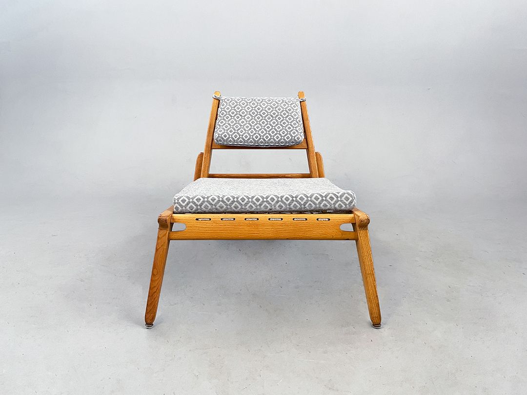 Foto Sculptural Hunting Armchair Hellerau with Grey Diamond Pattern