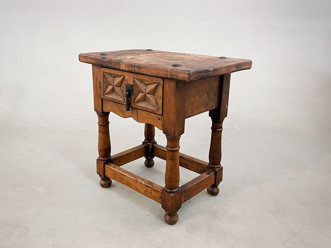 Foto Rustic Wooden Bedside Table with Drawer h51