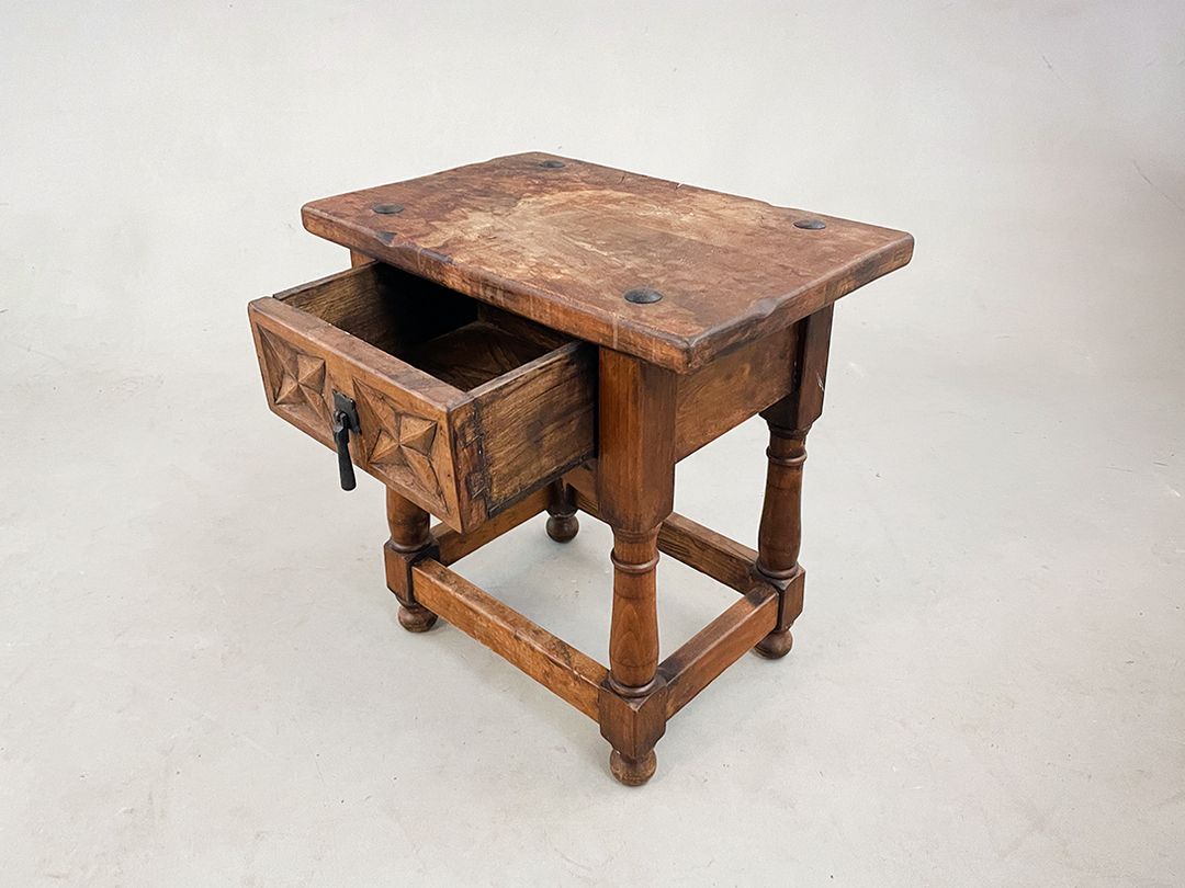 Foto Rustic Wooden Bedside Table with Drawer h51