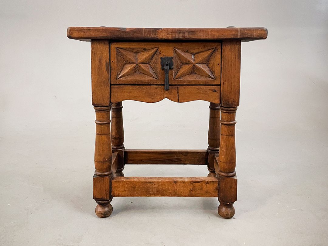 Foto Rustic Wooden Bedside Table with Drawer h51