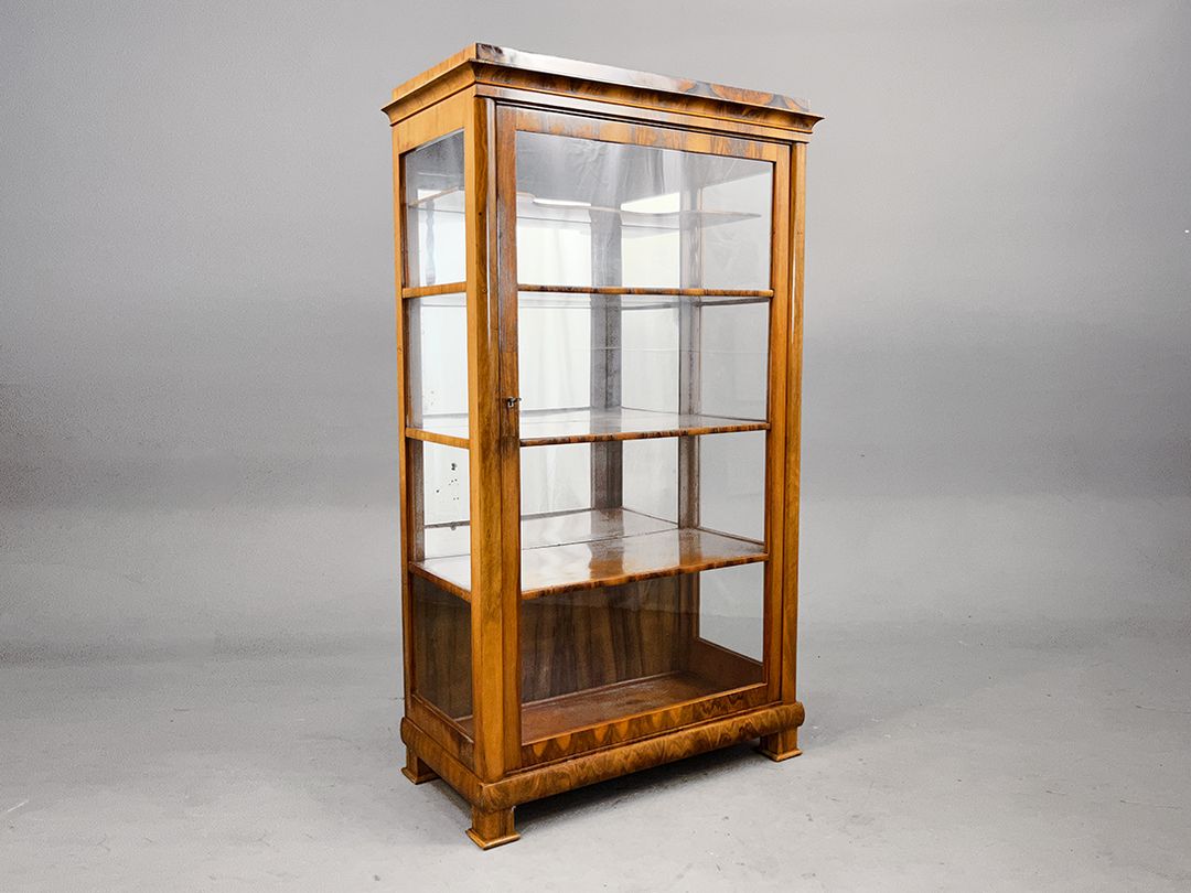 Foto Nutwood Biedermeier Showcase Cabinet, 1830s