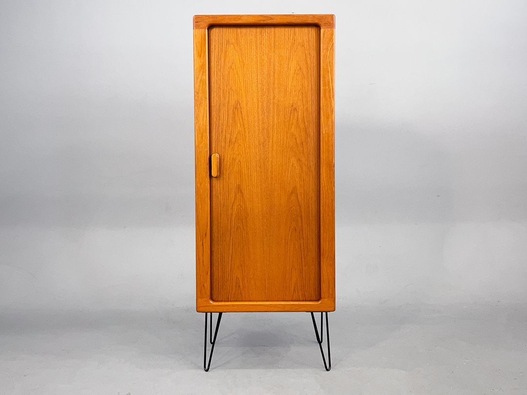 Foto Dyrlund Highboard Cabinet with Tambour Door and Hairpin Legs h143