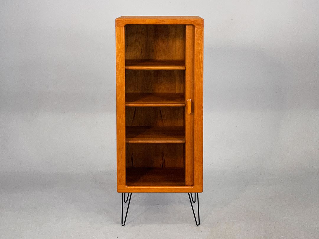 Foto Dyrlund Highboard Cabinet with Tambour Door and Hairpin Legs h143
