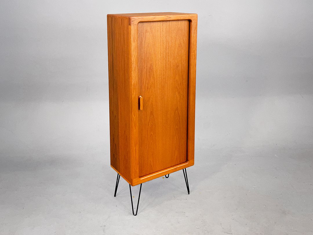 Foto Dyrlund Highboard Cabinet with Tambour Door and Hairpin Legs h143