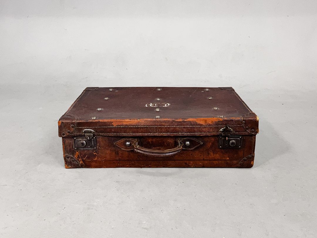 Foto Coquette Leather Suitcase with Blue Upholstery and Two Makeup Mirrors Inside