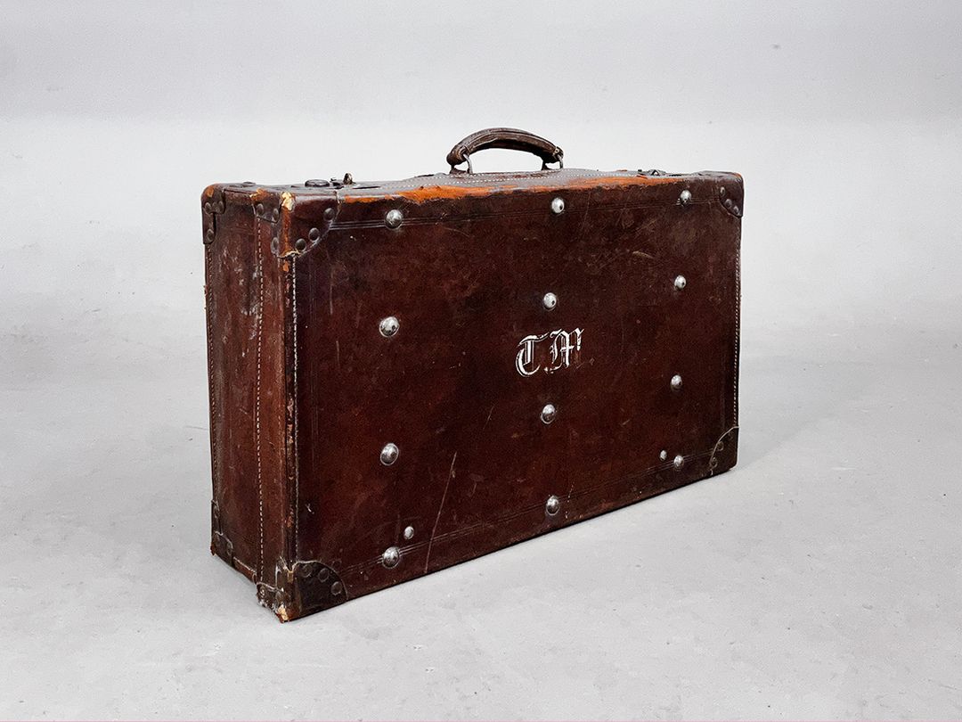 Foto Coquette Leather Suitcase with Blue Upholstery and Two Makeup Mirrors Inside