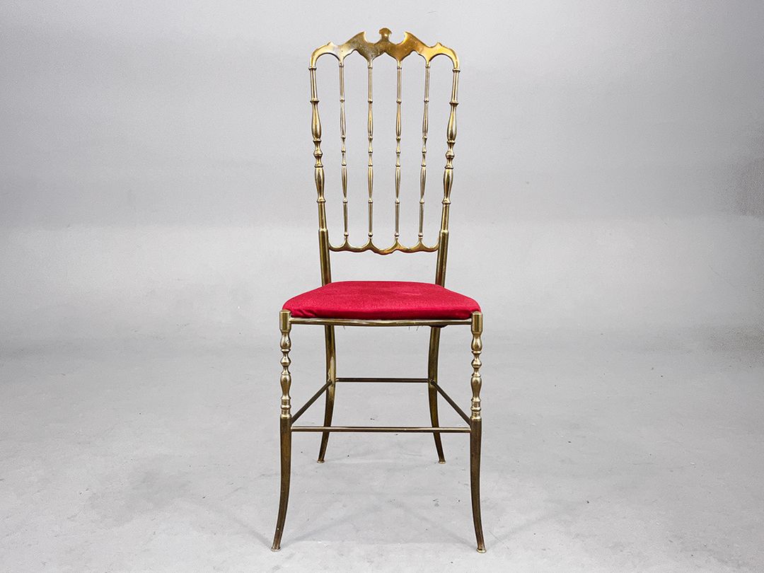 Foto Golden Brass Chiavari Chair with Red Velvet Seat