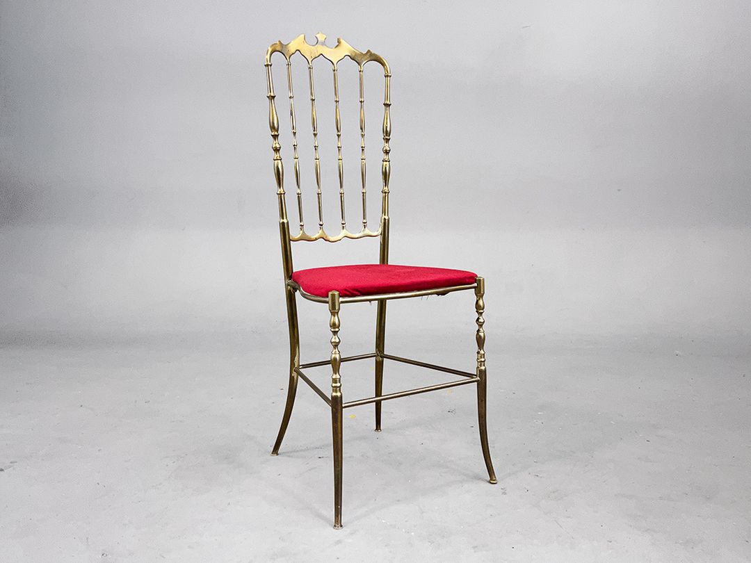 Foto Golden Brass Chiavari Chair with Red Velvet Seat