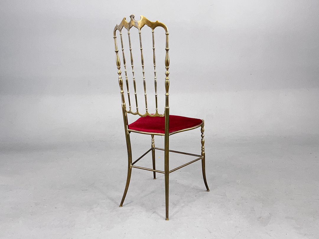 Foto Golden Brass Chiavari Chair with Red Velvet Seat
